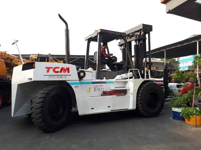 FORKLIFT 15 TON